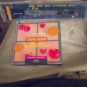 Pacman blush and brush